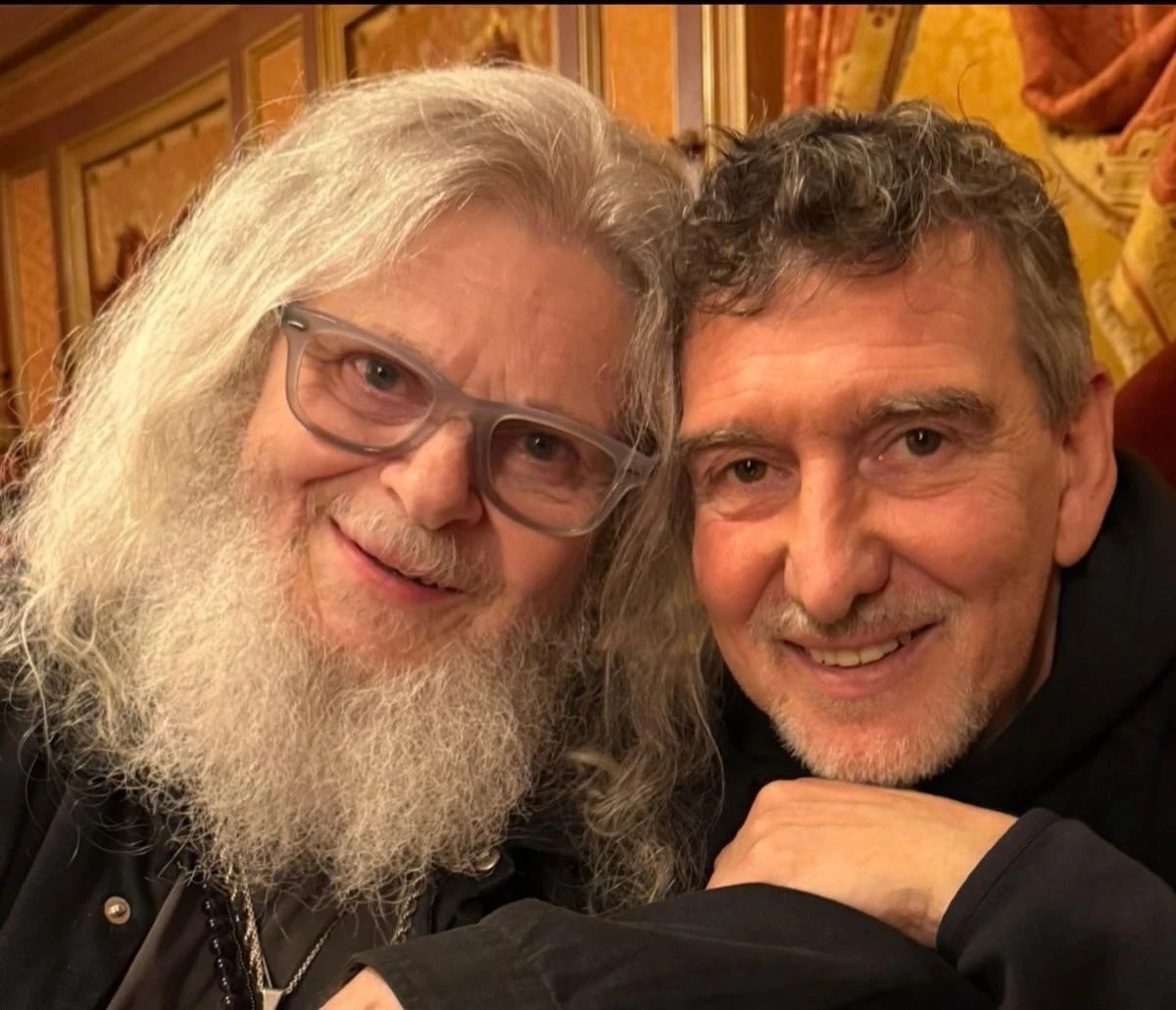 GUSTAVO SANTAOLALLA