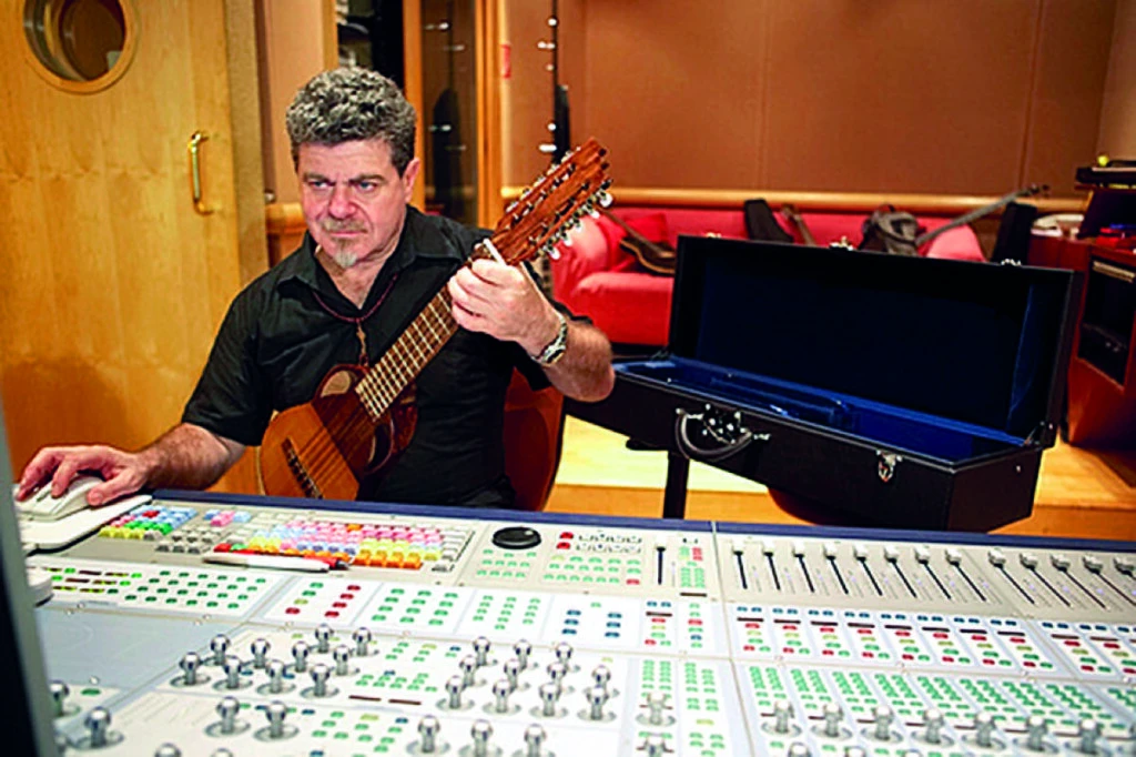 GUSTAVO SANTAOLALLA