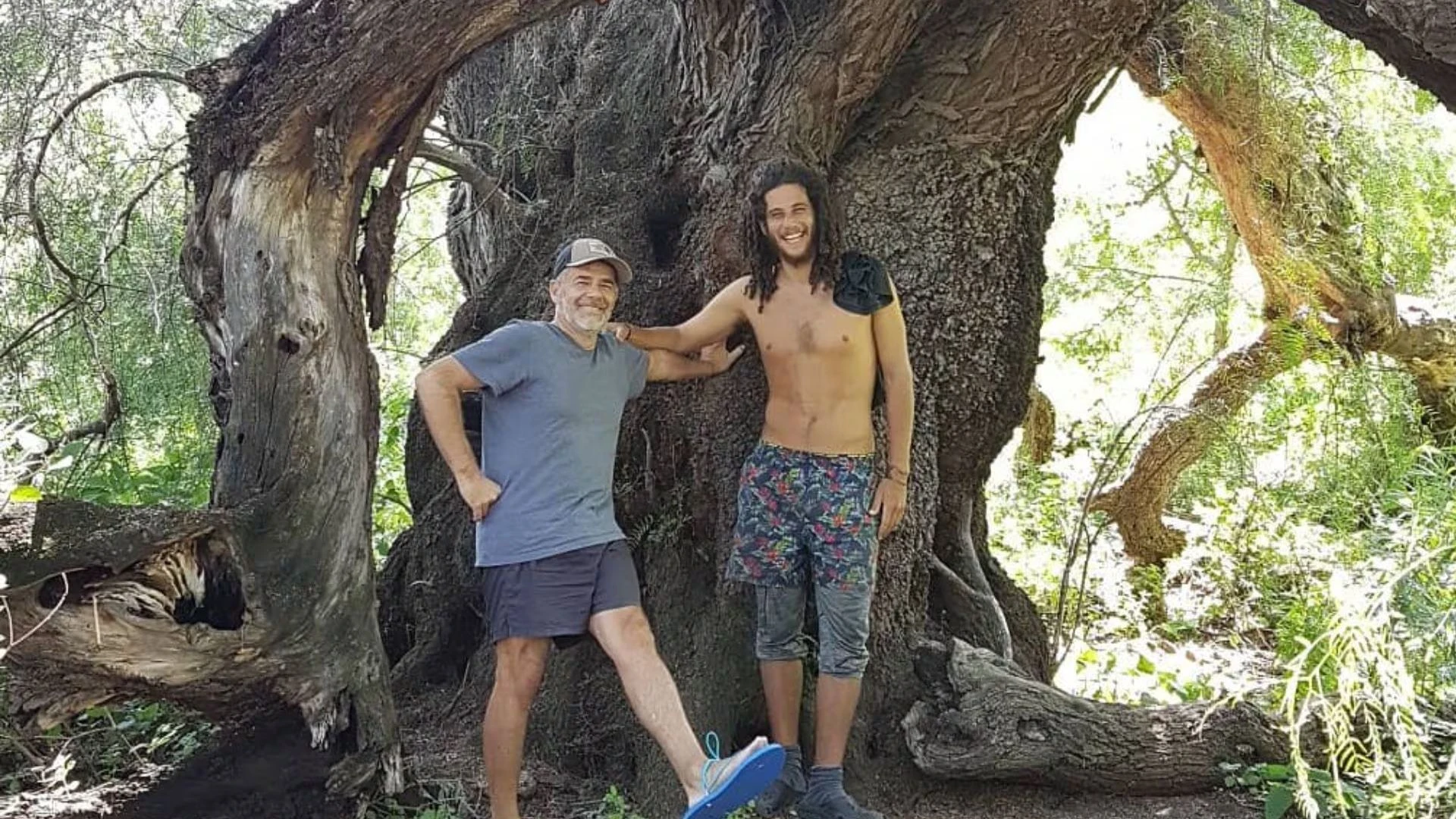 Julian con su hijo hace unos años.