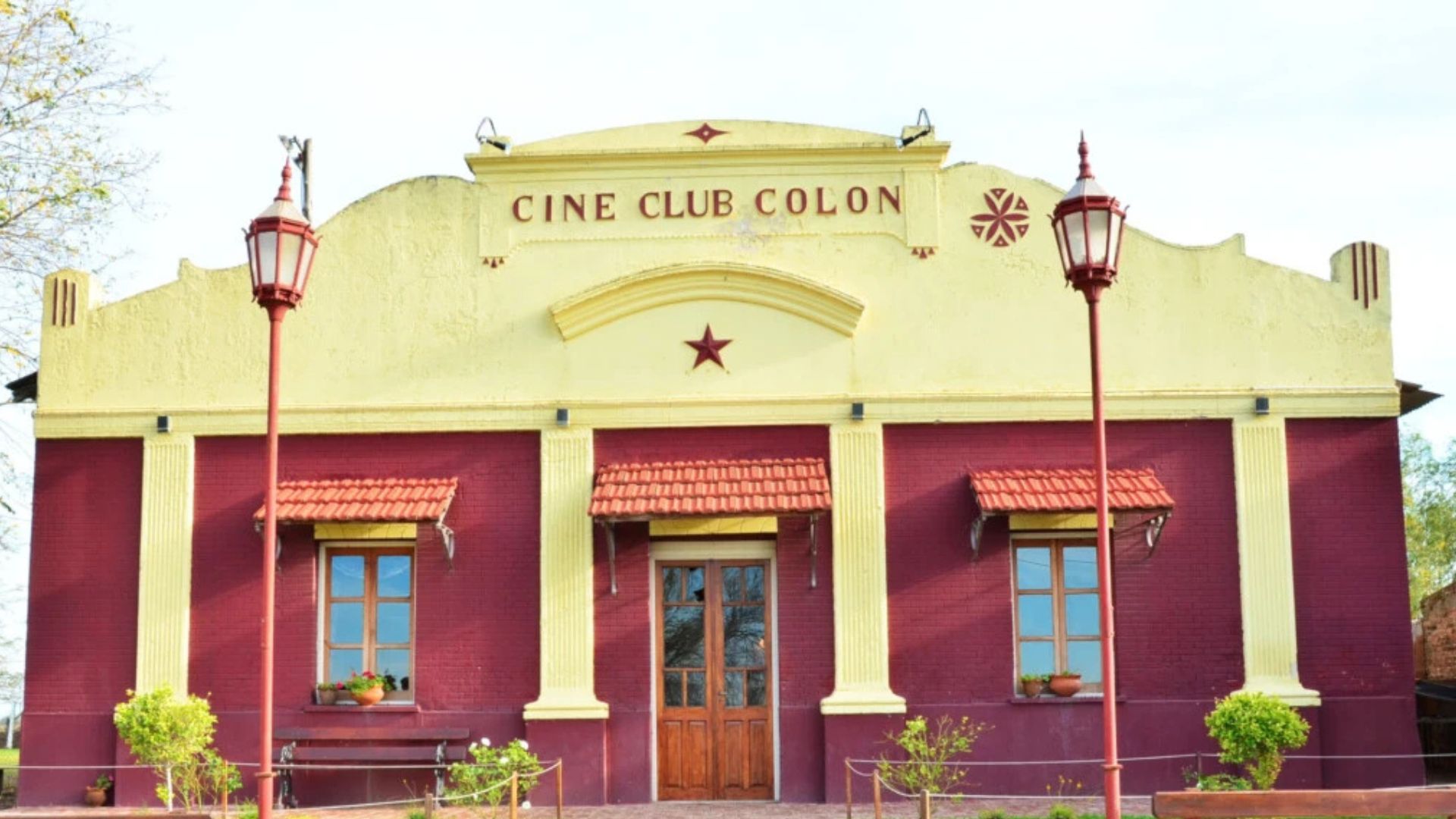 A 135 kilómetros de CABA: el pueblo bonaerense con almacenes centenarios, un cine de 90 años y naturaleza