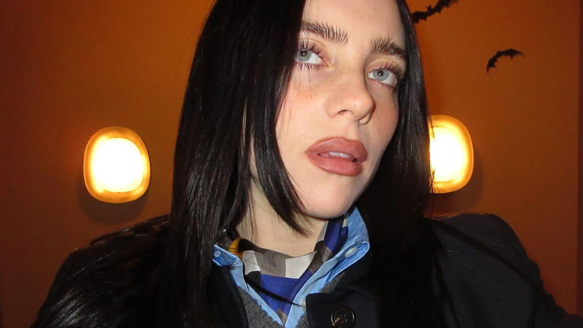 Adiós al pelo largo y morocho: el rotundo cambio de look de Billie Eilish que desató rumores de nuevo disco
