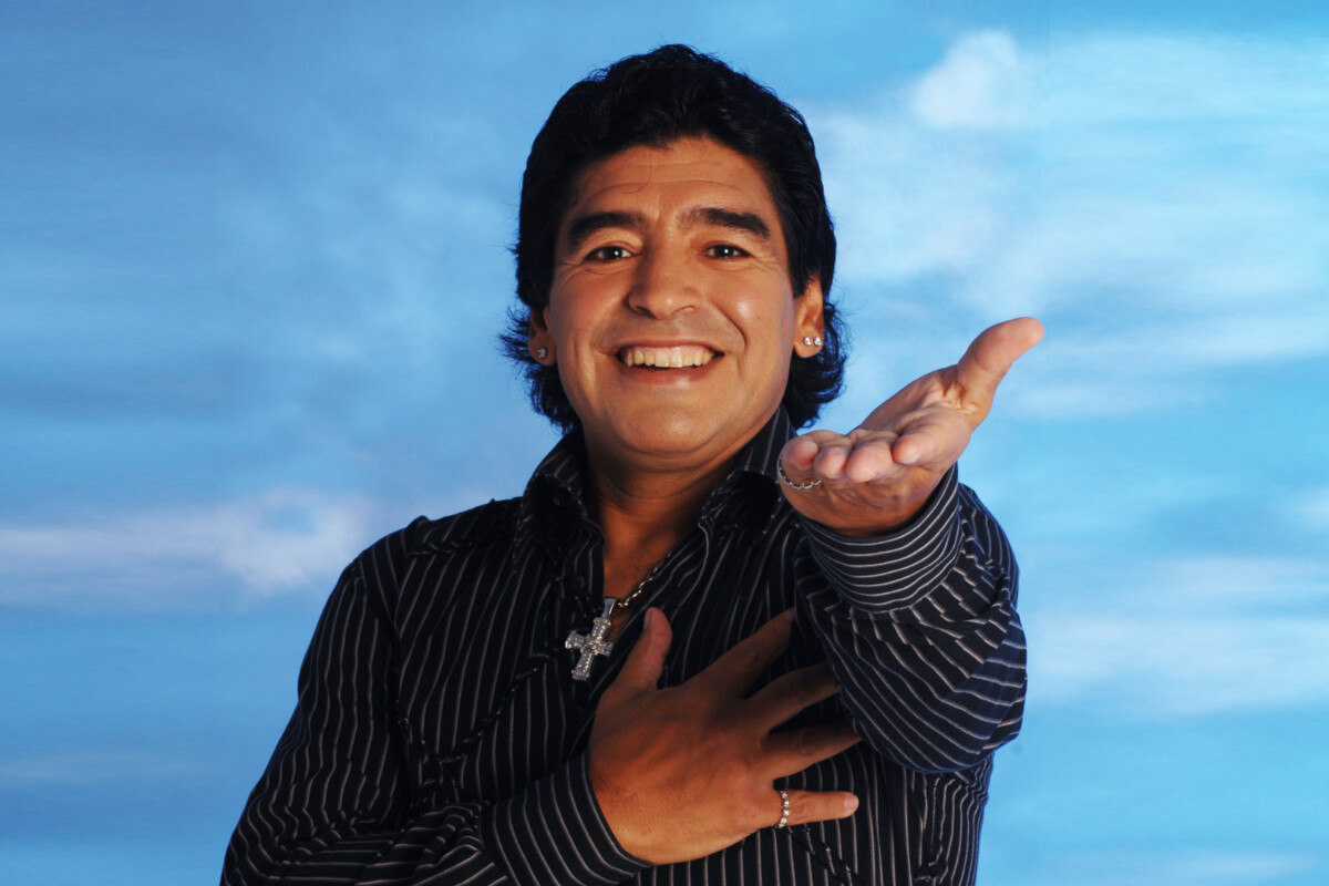 Image accompanying A 66 años del nacimiento de Diego Maradona: el tesoro escondido de Revista GENTE que reúne los 100 momentos inolvidables del Diez, from Revista GENTE