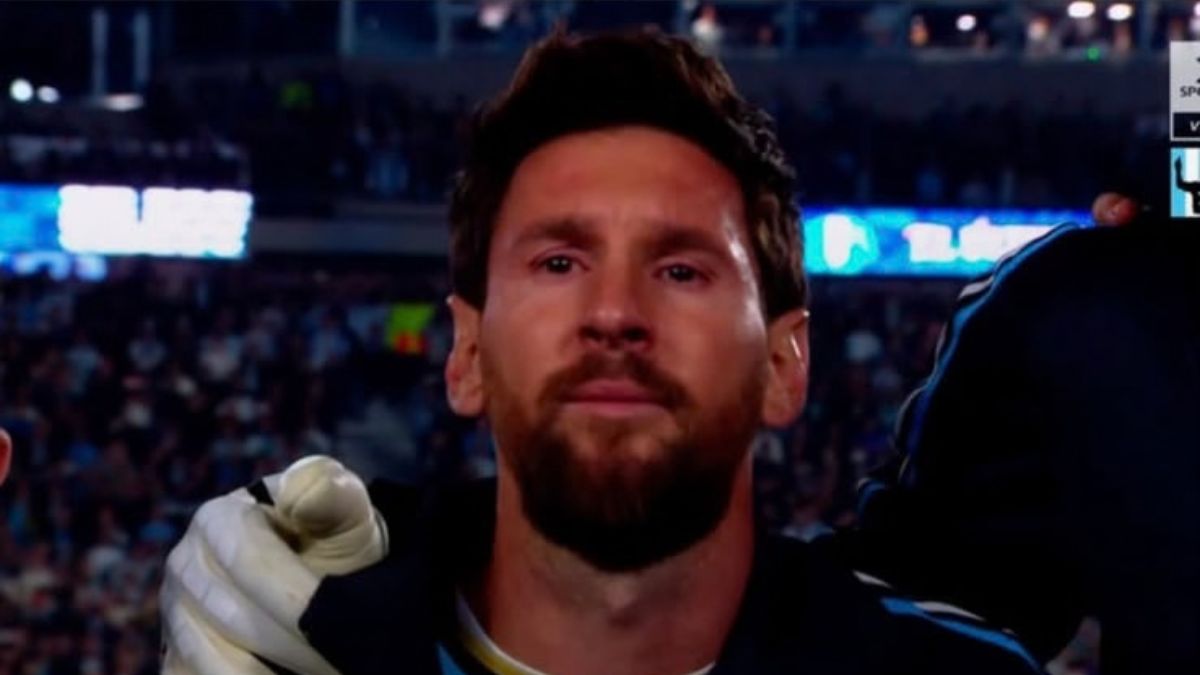 Así fue la emocionante salida de Lionel Messi y sus hijos a la cancha en su último partido