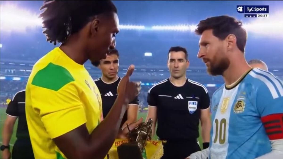 El exótico regalo que le dio el capitán de Benín a Messi en su despedida