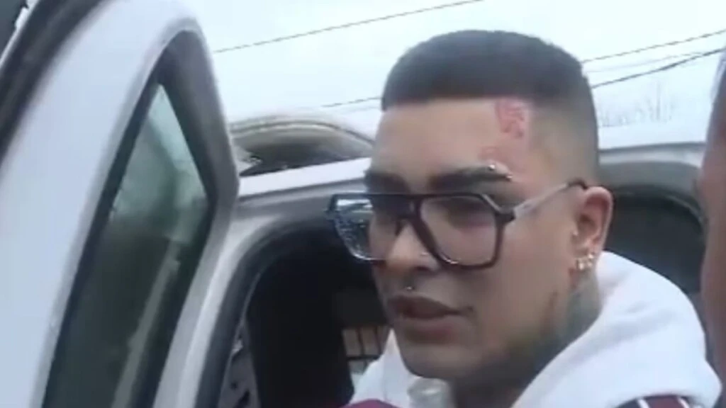 Callejero Fino salió de la cárcel y cumplirá la prisión domiciliaria: así fue el emocionante reencuentro con su hijo