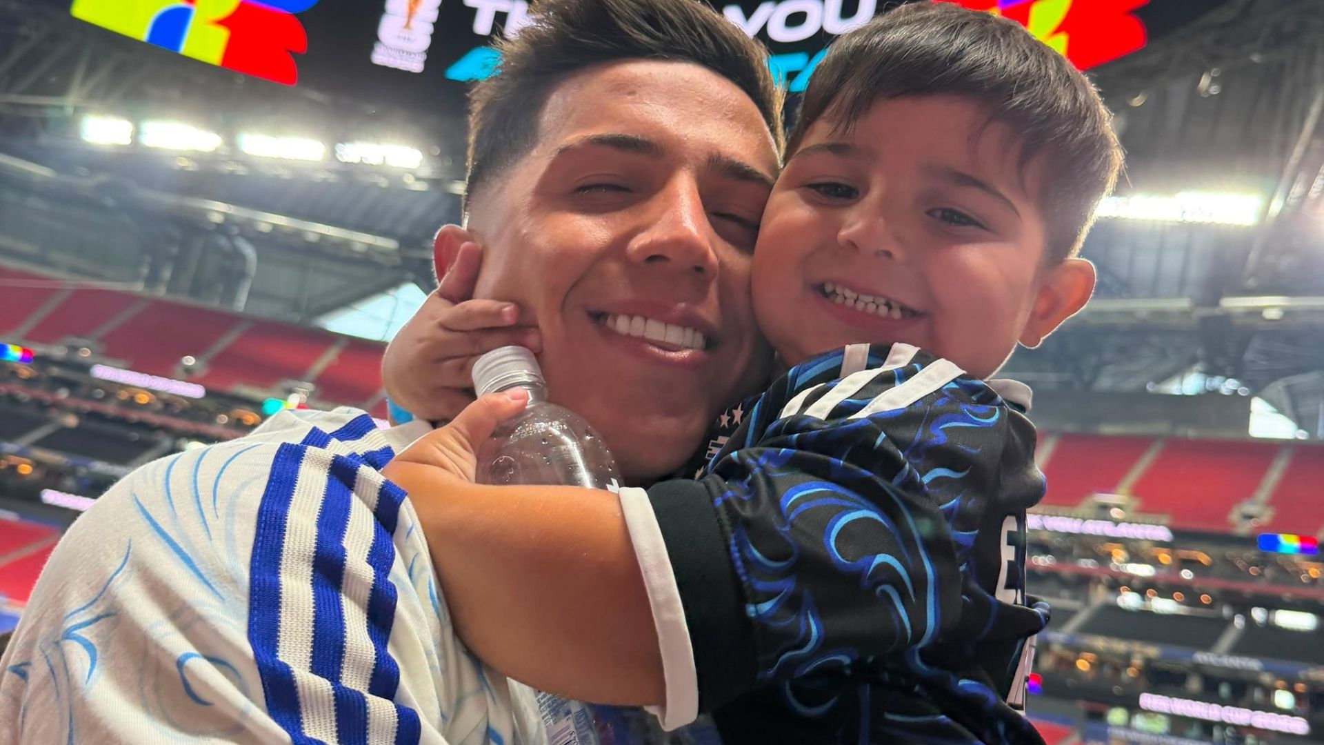 "Gracias por tus locuras y tu rebeldía": el álbum íntimo que publicó Enzo Fernández por los 3 años de su hijo Benjamín, de abrazar la Copa del Mundo en pijama al tierno guiño a Valentina Cervantes