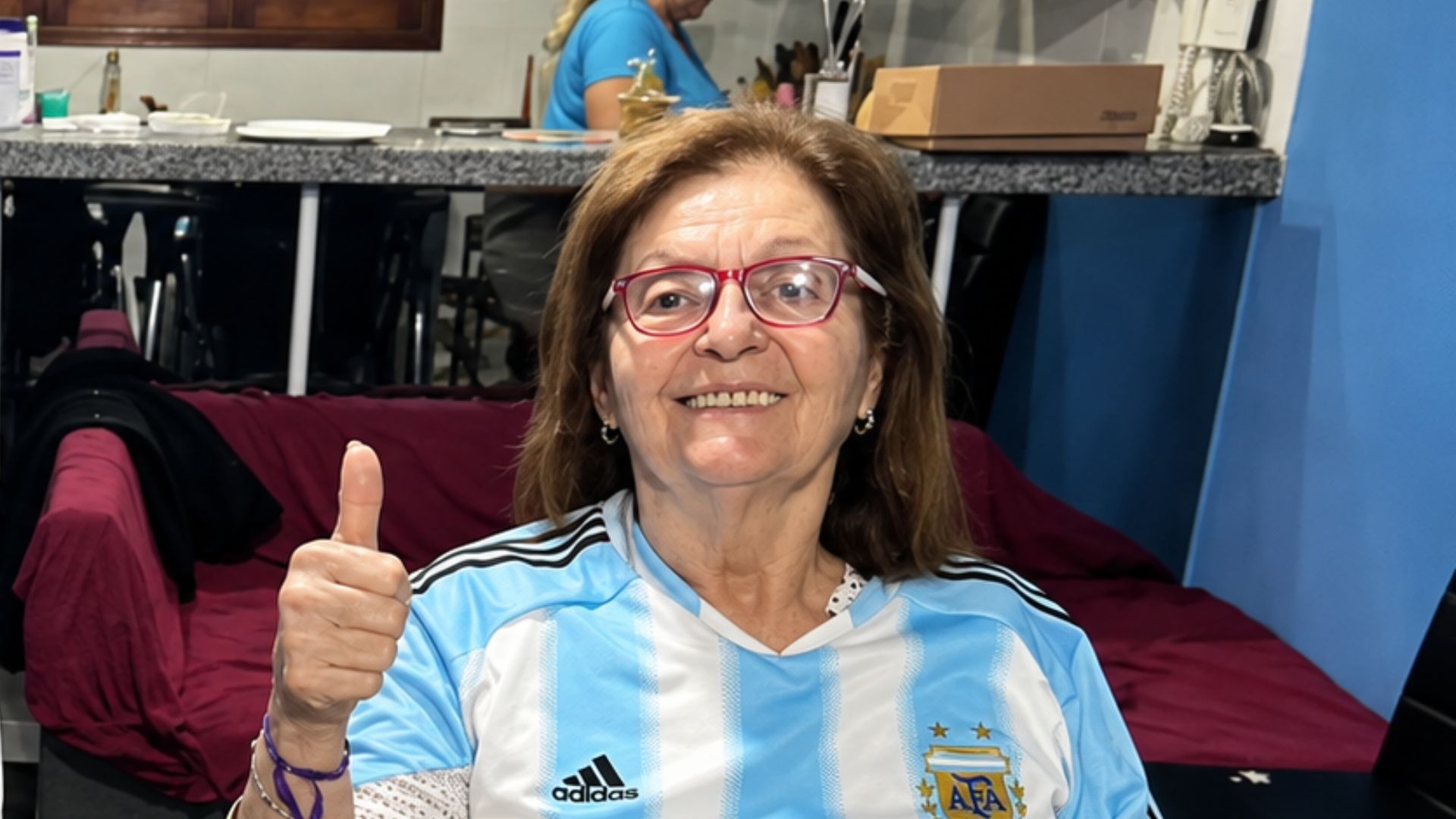 Con la camiseta argentina y junto a su esposo: el video de una de las últimas apariciones de la mamá de Lionel Scaloni