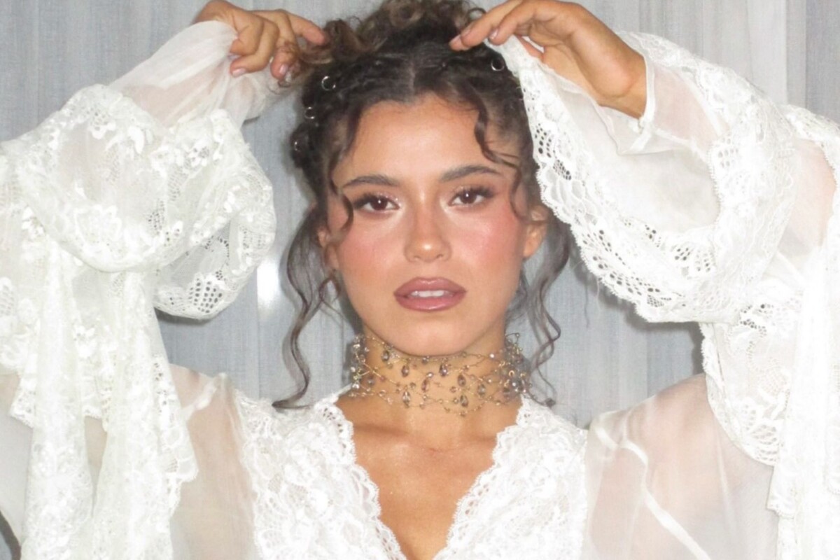 El look de inspiración nupcial y estética boho chic con el que Mora Bianchi celebró sus 22
