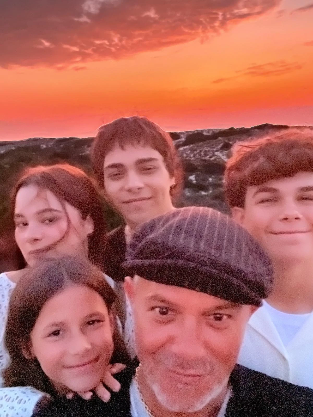 Alejandro Sanz mostró por primera vez a sus cuatro hijos juntos: quiénes son y cómo están quienes lo hicieron “mejor persona”