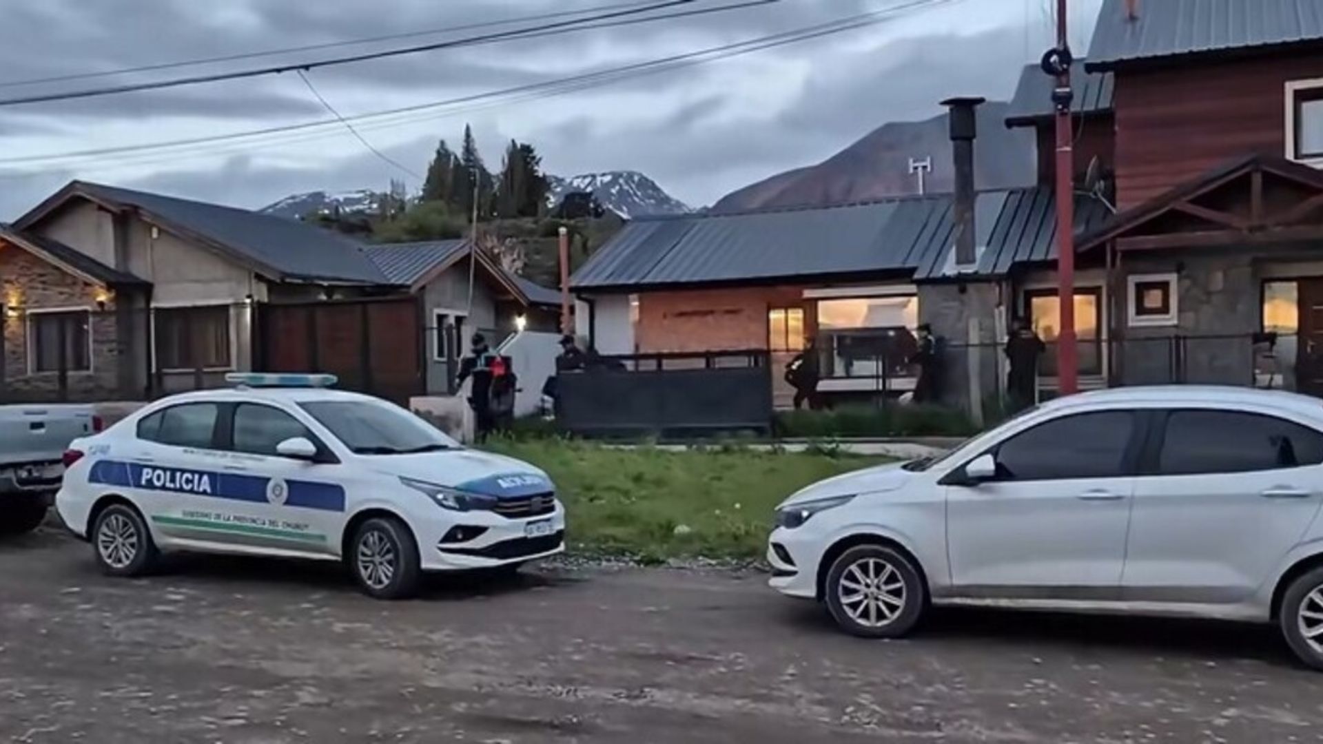 Horror en Esquel: un hombre tenía secuestrada a su esposa y a sus hijos en "estado de vulnerabilidad extrema y desnutrición"