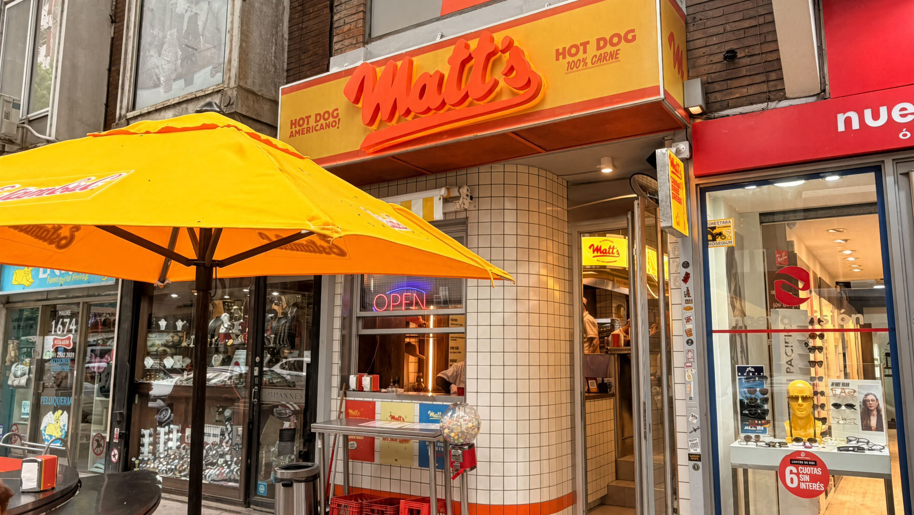 Cómo es Matt’s, la intrigante panchería de Migue Granados que puso de moda los "hot dogs americanos"