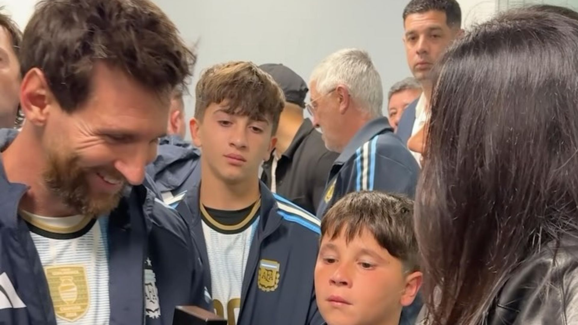 ¿Seguirá su legado? El gesto de Lionel Messi con su hijo Mateo tras su despedida de la Selección Argentina