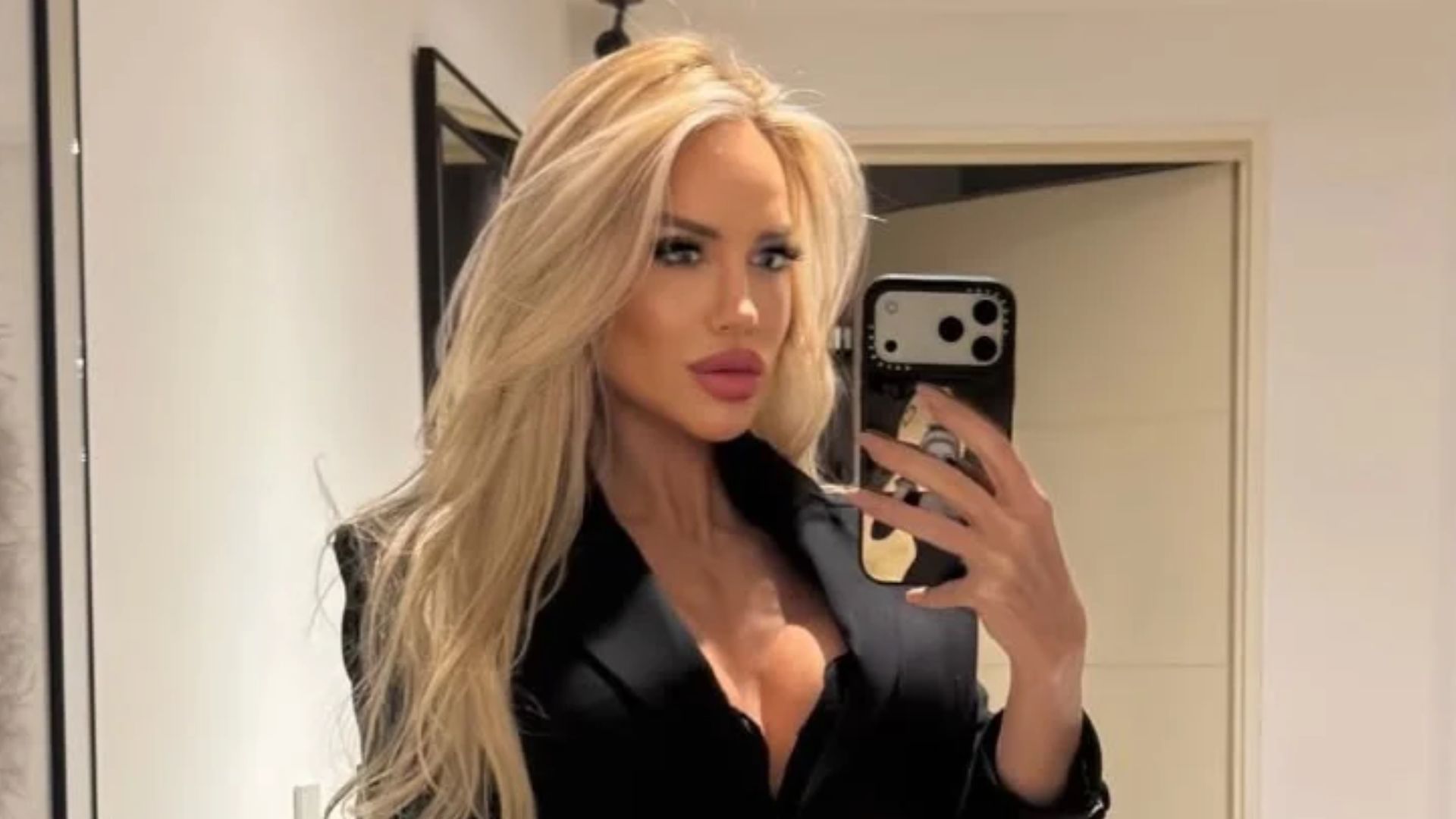 Luciana Salazar sorprendió con uno de sus looks más sobrios y chic: en fotos, las claves de su apuesta de moda