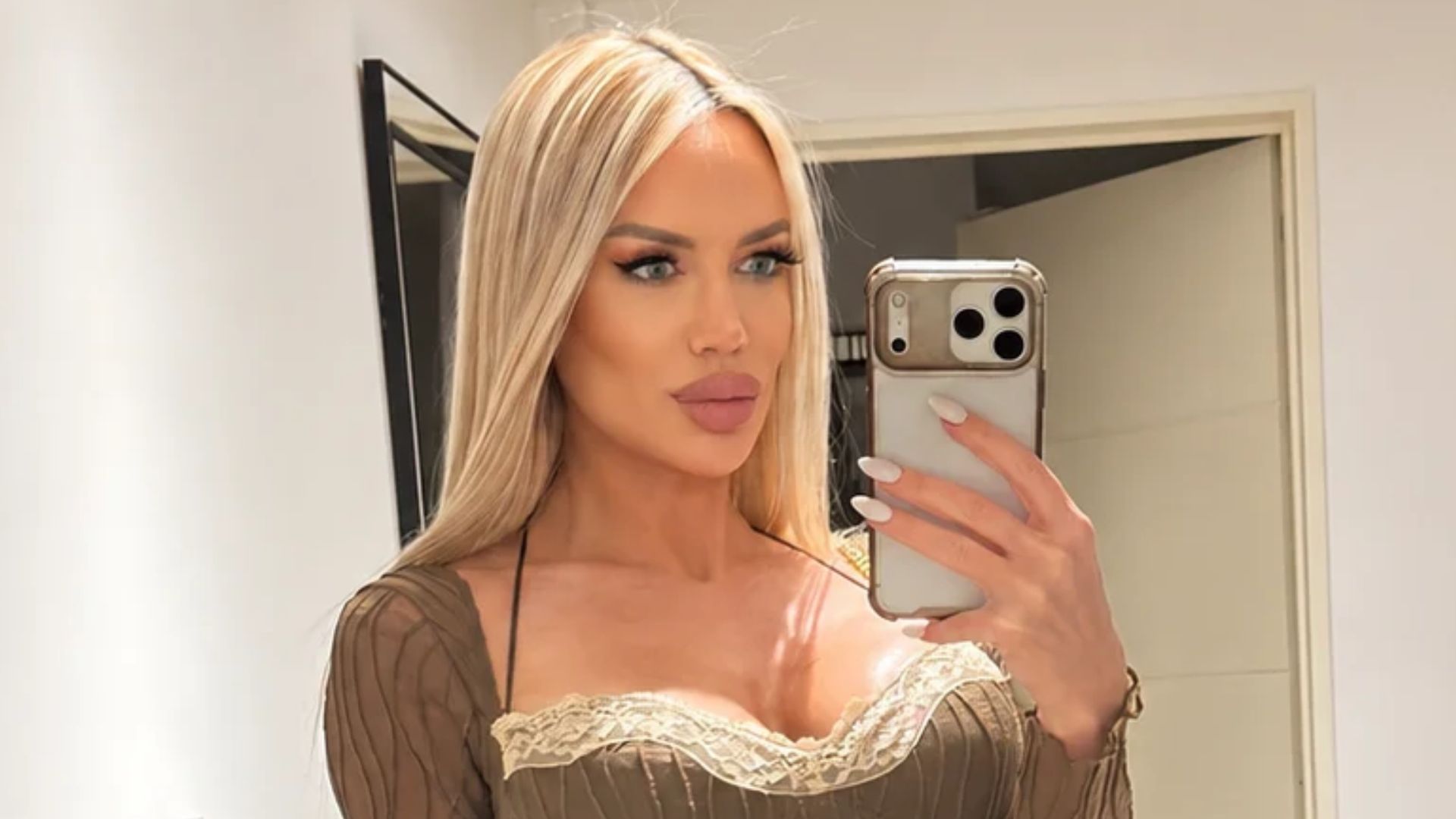 En fotos, el explosivo catsuit de Luciana Salazar para ver a Robbie Williams: encaje, transparencias y sensualidad