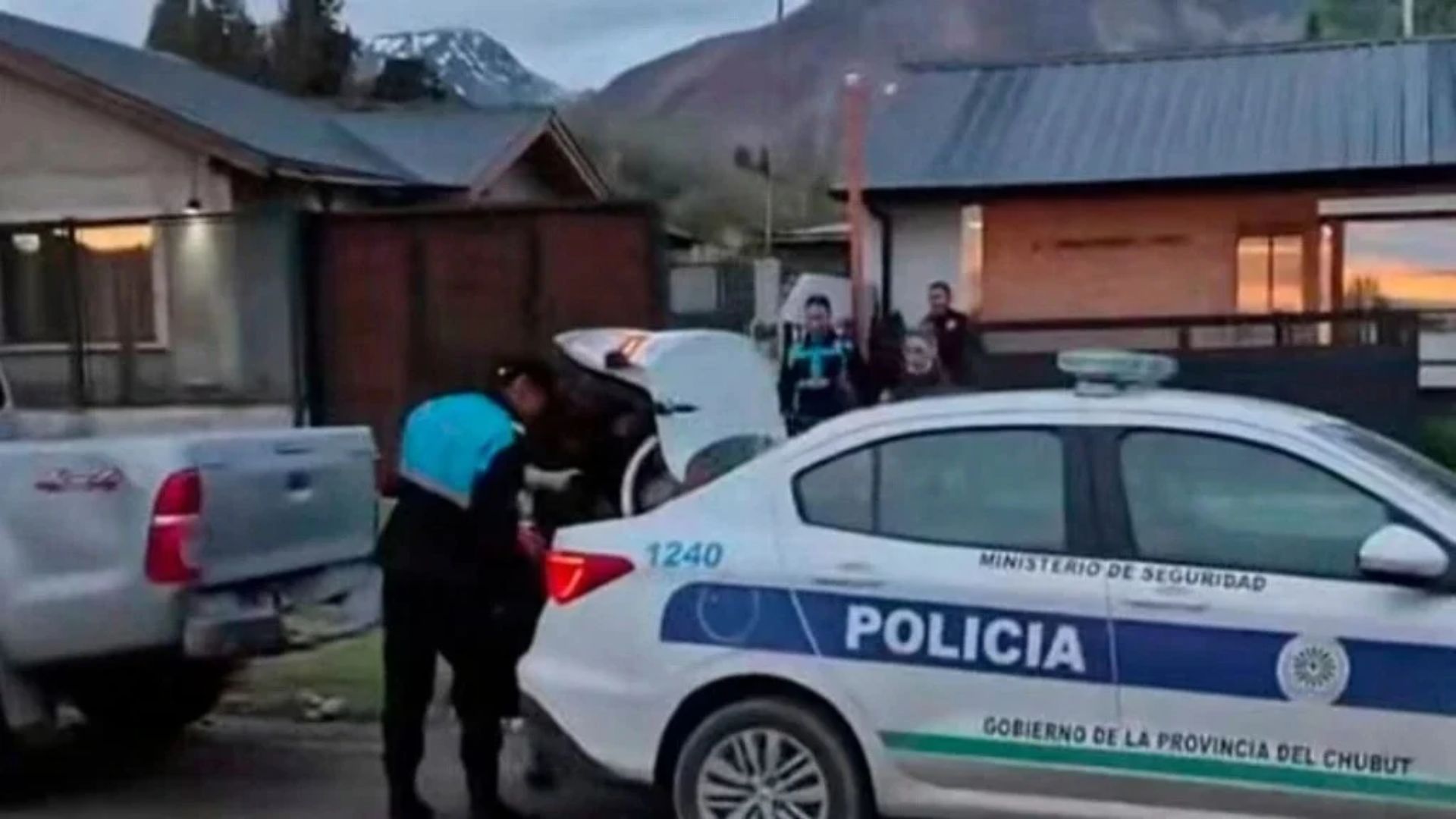 Ventanas tapadas y gritos por la noche: los nuevos detalles del caso de la familia encerrada en Chubut